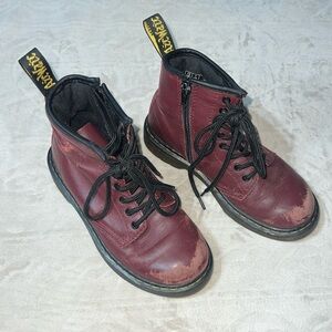 Girls size 1 Dr martens combat‎ boots